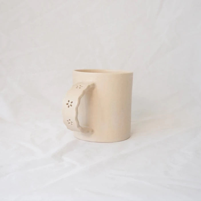 Daisy Eyelet Lace Mug