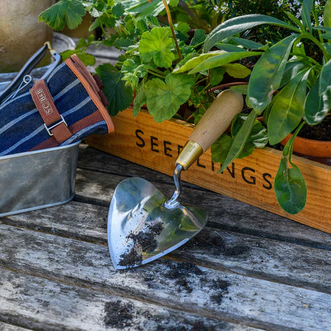 B&B Heart Shaped Trowel